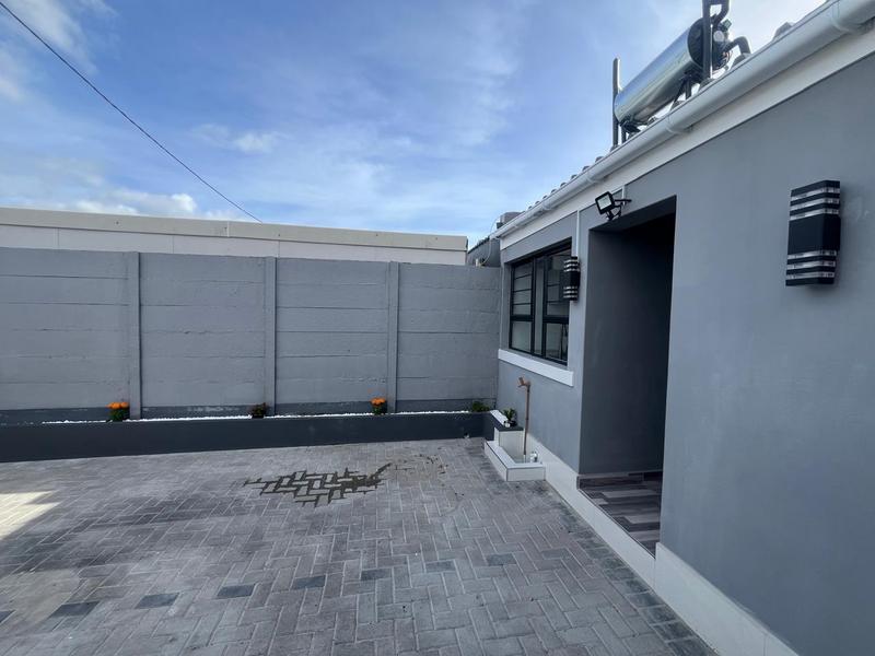 2 Bedroom Property for Sale in Kensington Western Cape